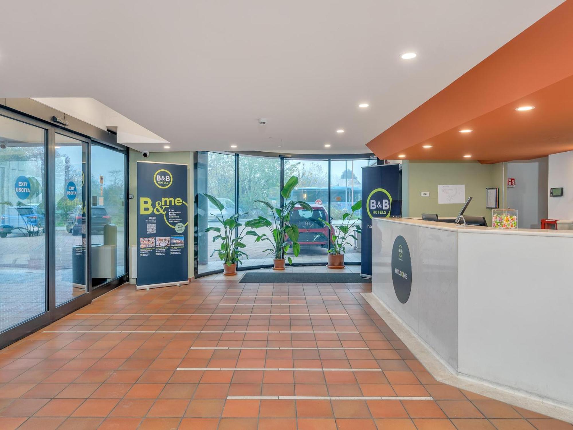 B&B Hotel Alba 外观 照片